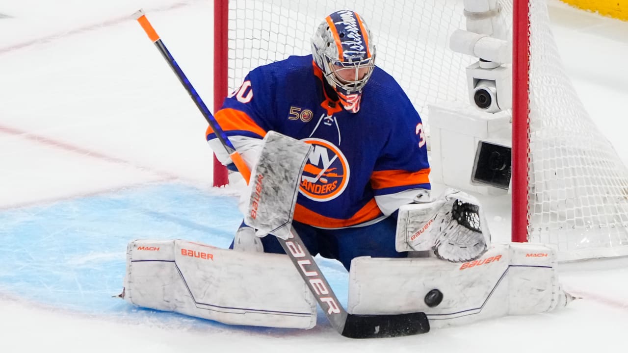 Islanders' Scott Mayfield has two-goal night on day after his 30th birthday