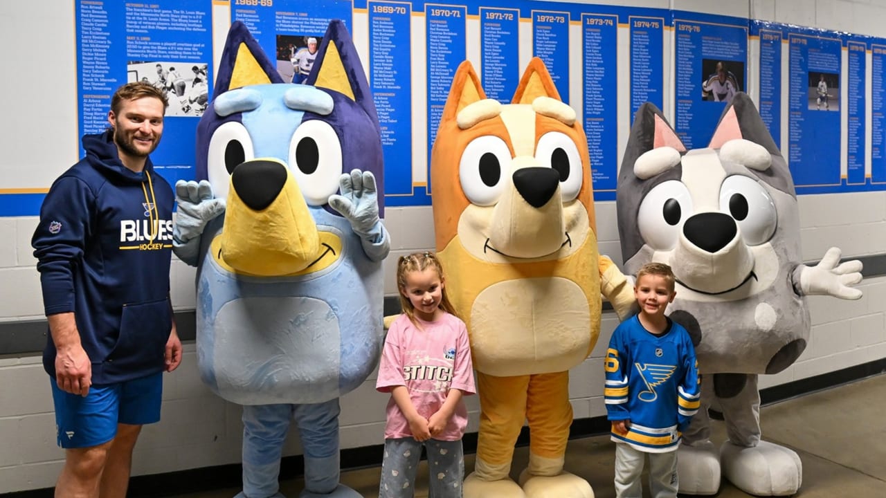 Famous Australian exports meet as Blues' Walker hangs with 'Bluey' characters | NHL.com