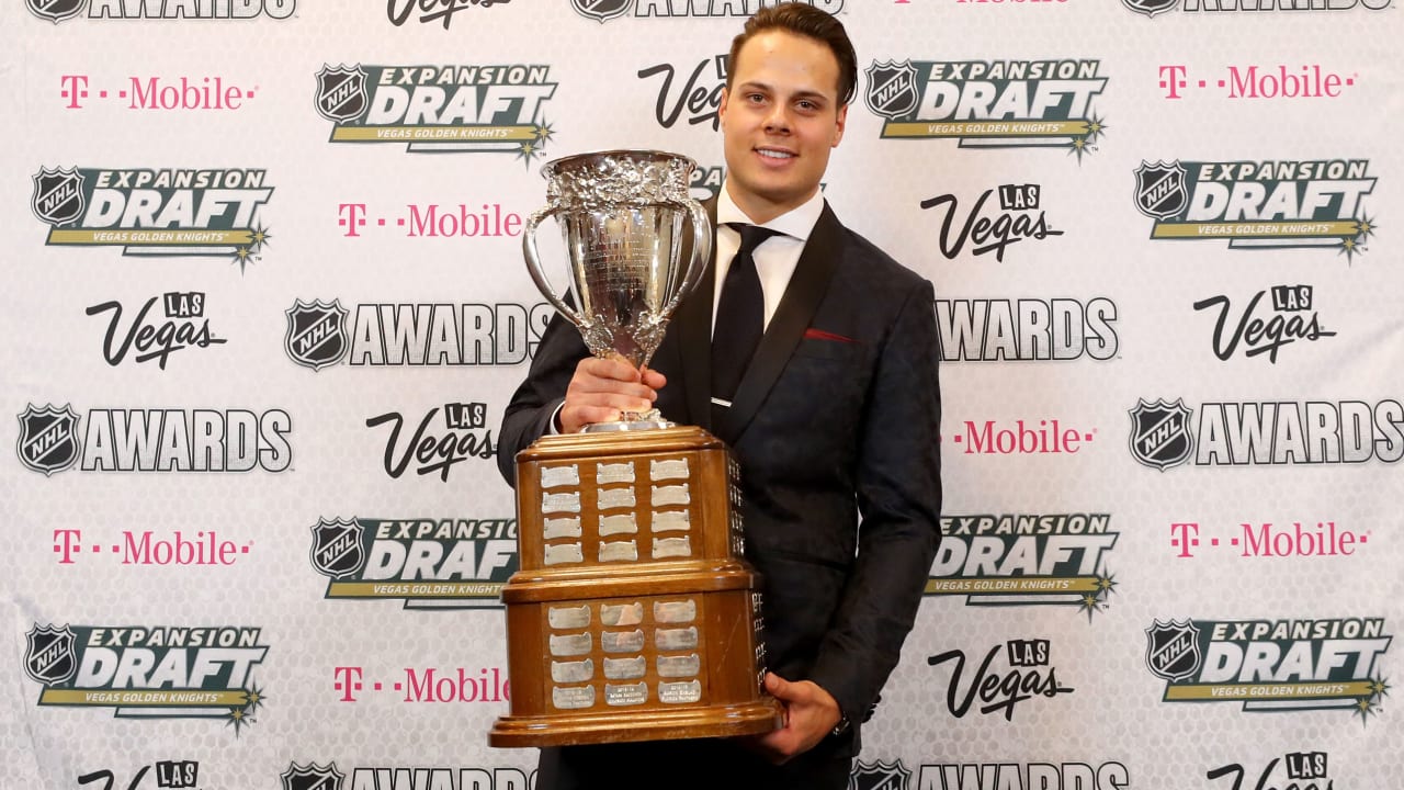Maple Leafs' Matthews wins Calder Trophy