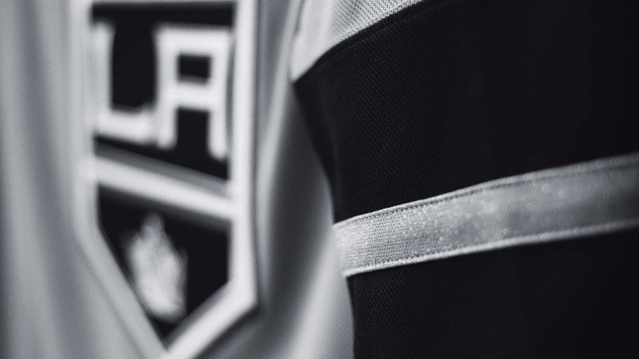Unboxing a Los Angeles Kings Silver Adidas jersey on the cheap from  