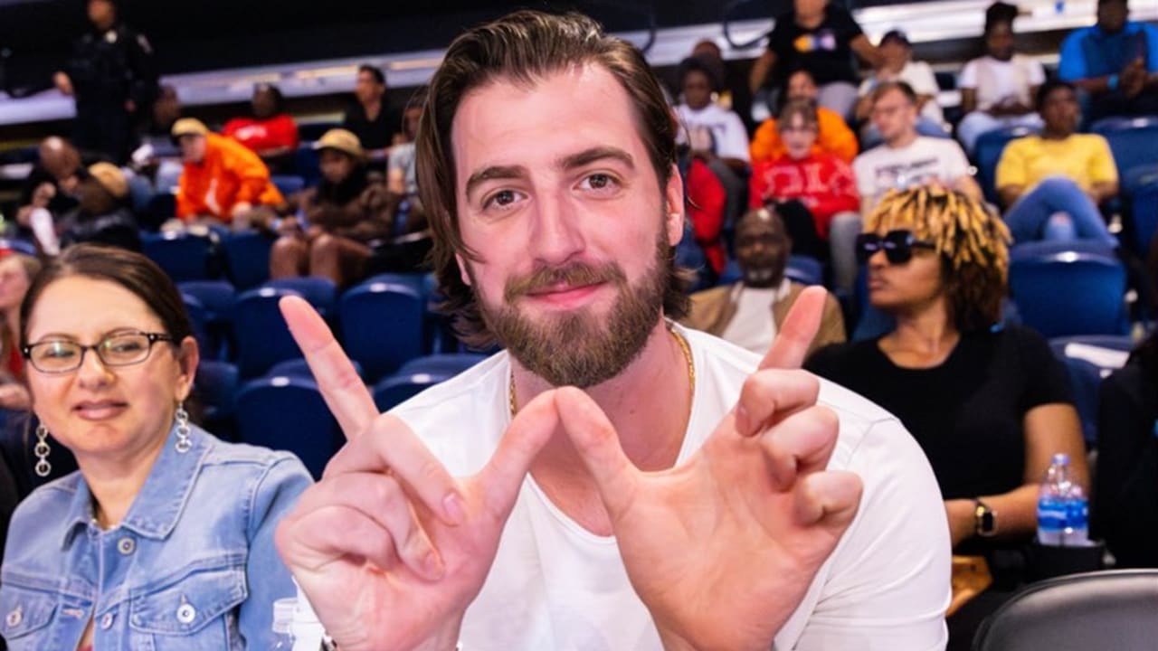 Capitals goalie Thompson shows support for WNBA's Mystics | NHL.com