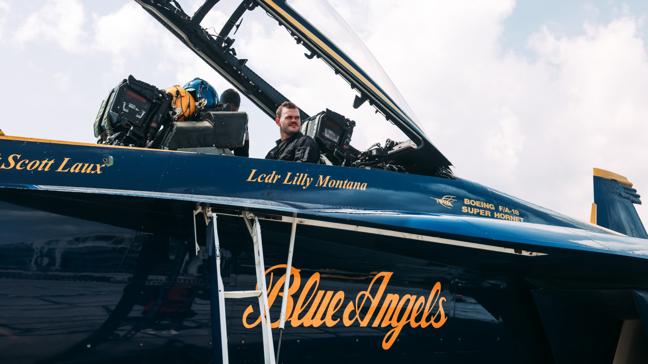 DeBrincat takes ‘once-in-a-lifetime’ flight with Blue Angels | Detroit Red Wings