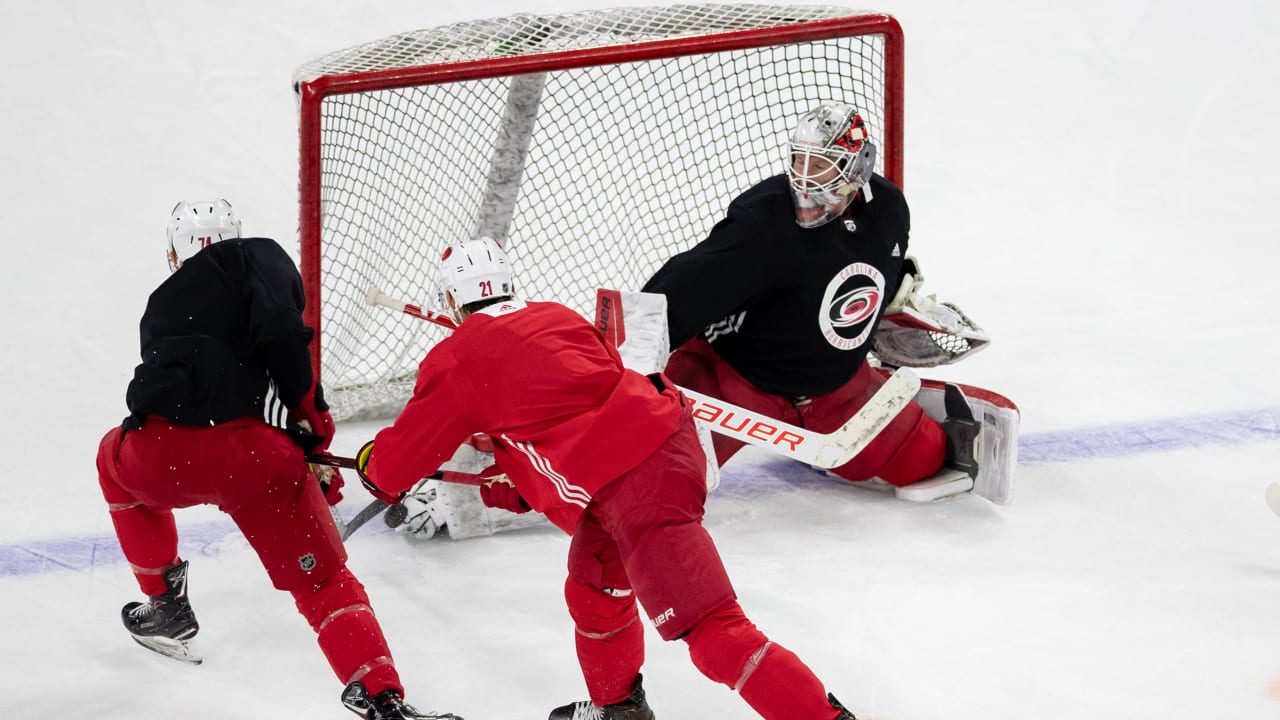 Вратари воссоздают игровые ситуации | NHL.com