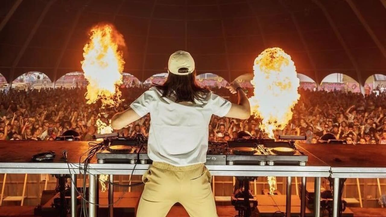 Диджей сет. Дом Трэвиса Скотта. Трэвис Скотт. DJ Set.