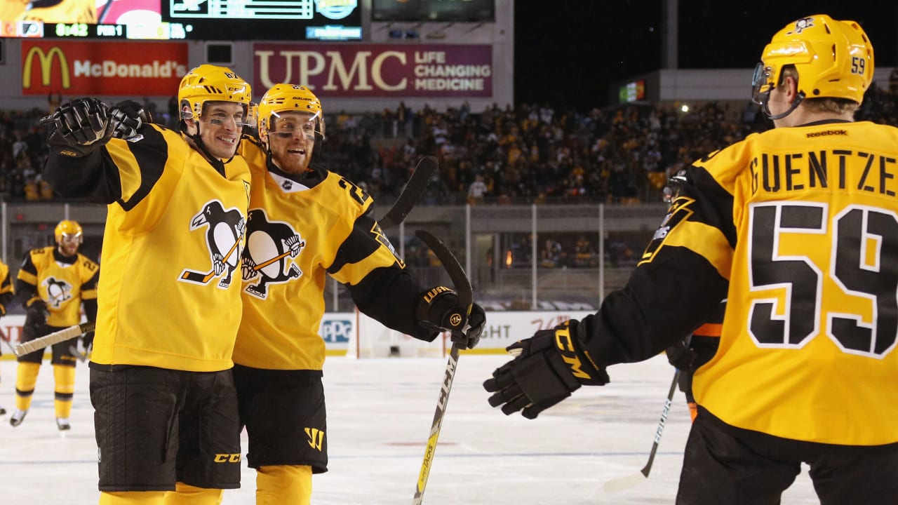 Sidney Crosby, Pittsburgh Penguins 2017 Stadium Series  Pittsburgh  penguins hockey, Penguins, Pittsburgh penguins