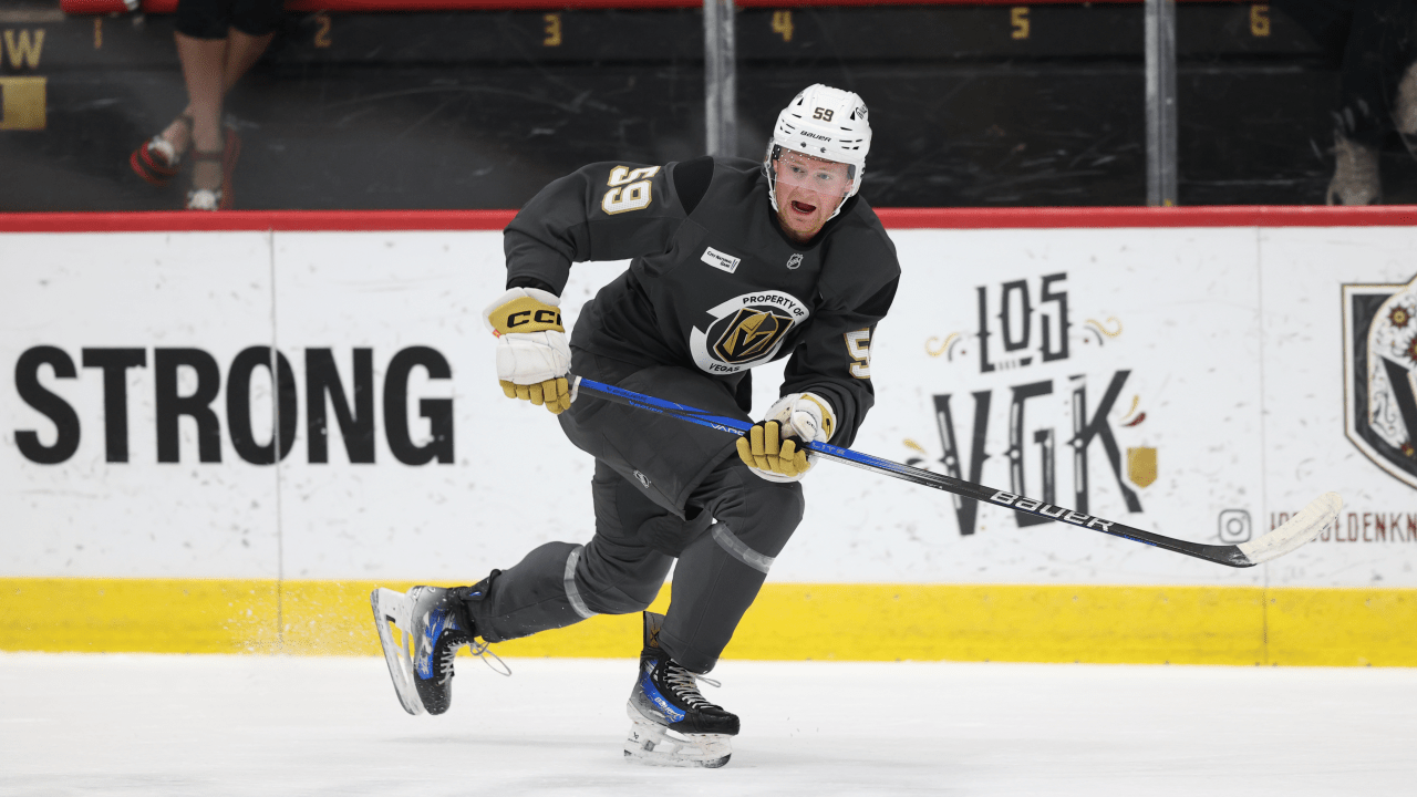 Jacky Ramírez exhibiendo su figura