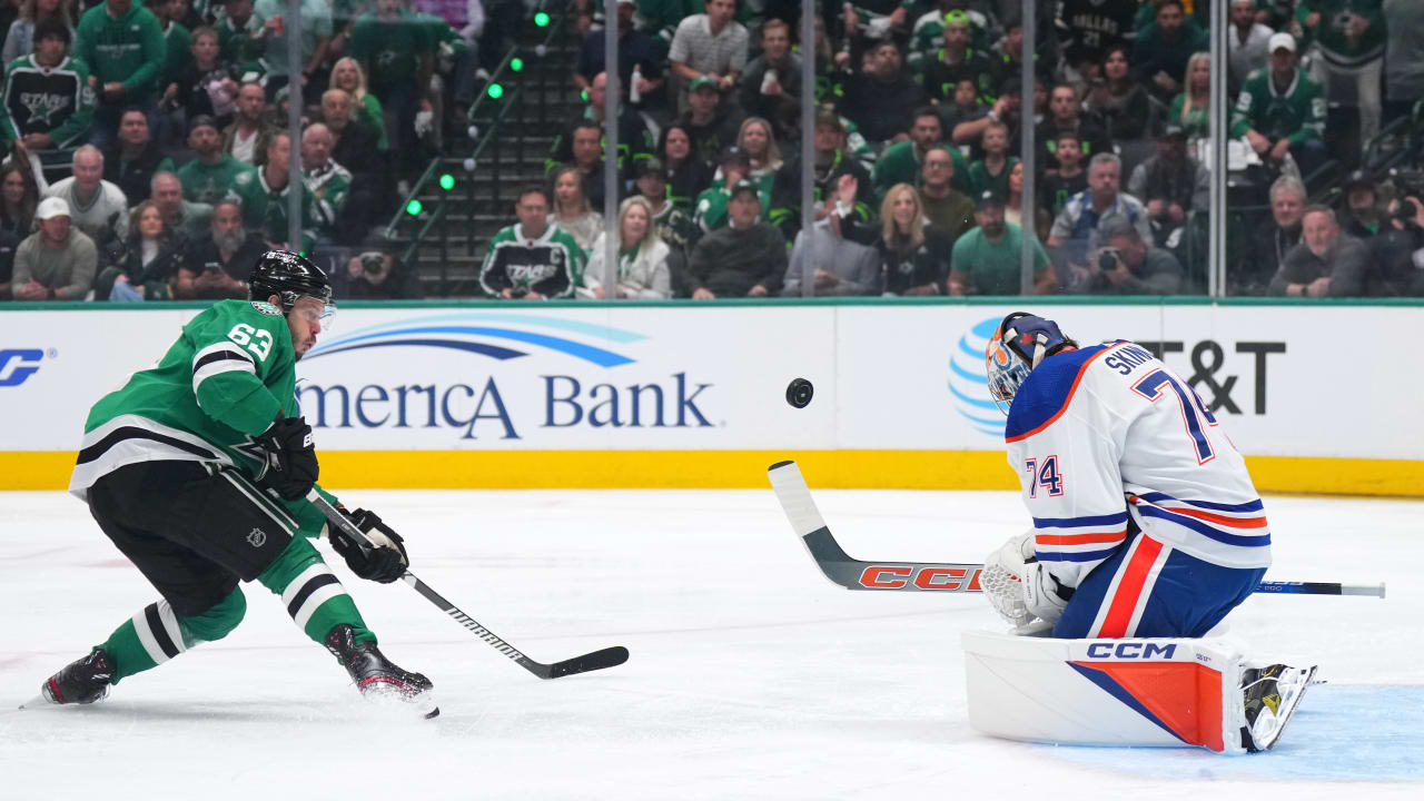 Skinner makes two great saves | NHL.com