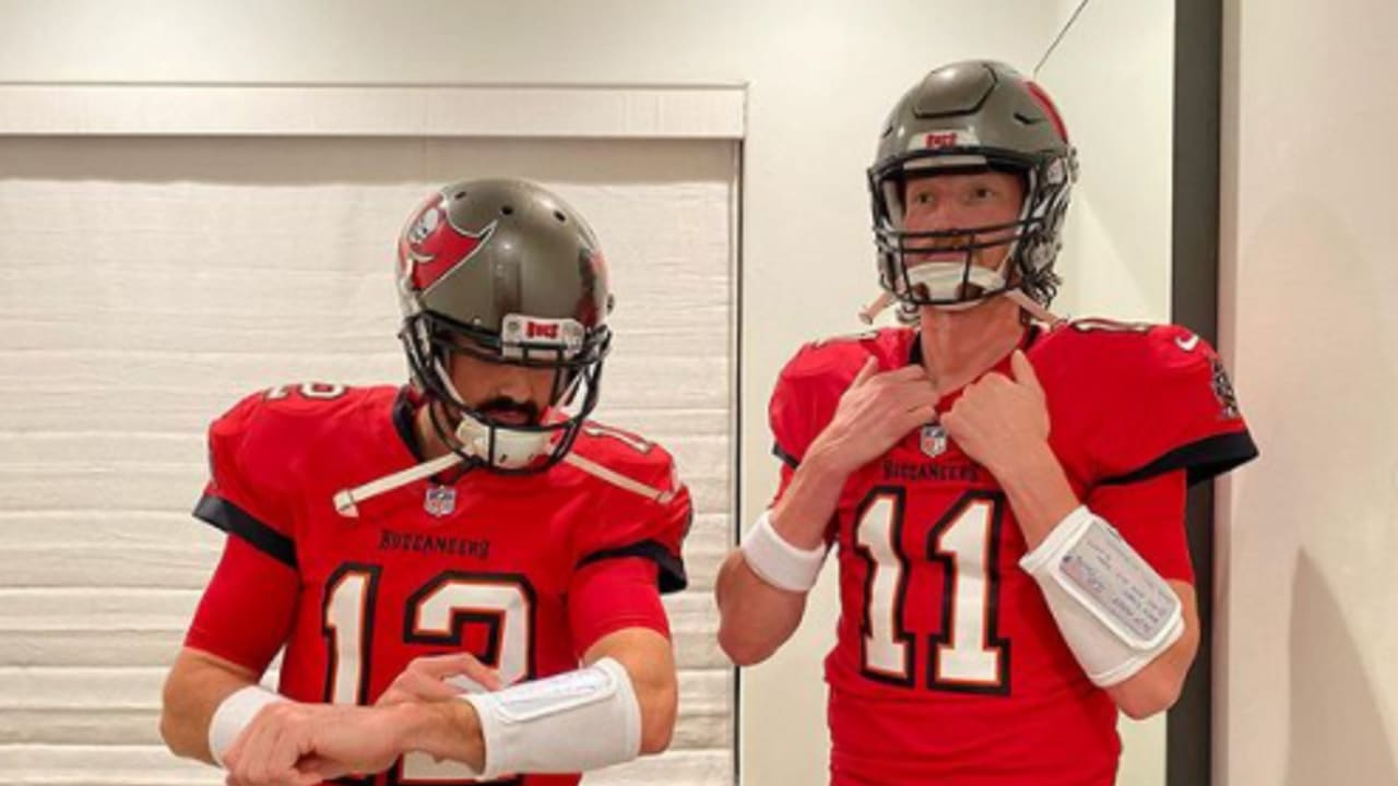 NHL players go all out, dress up for Halloween