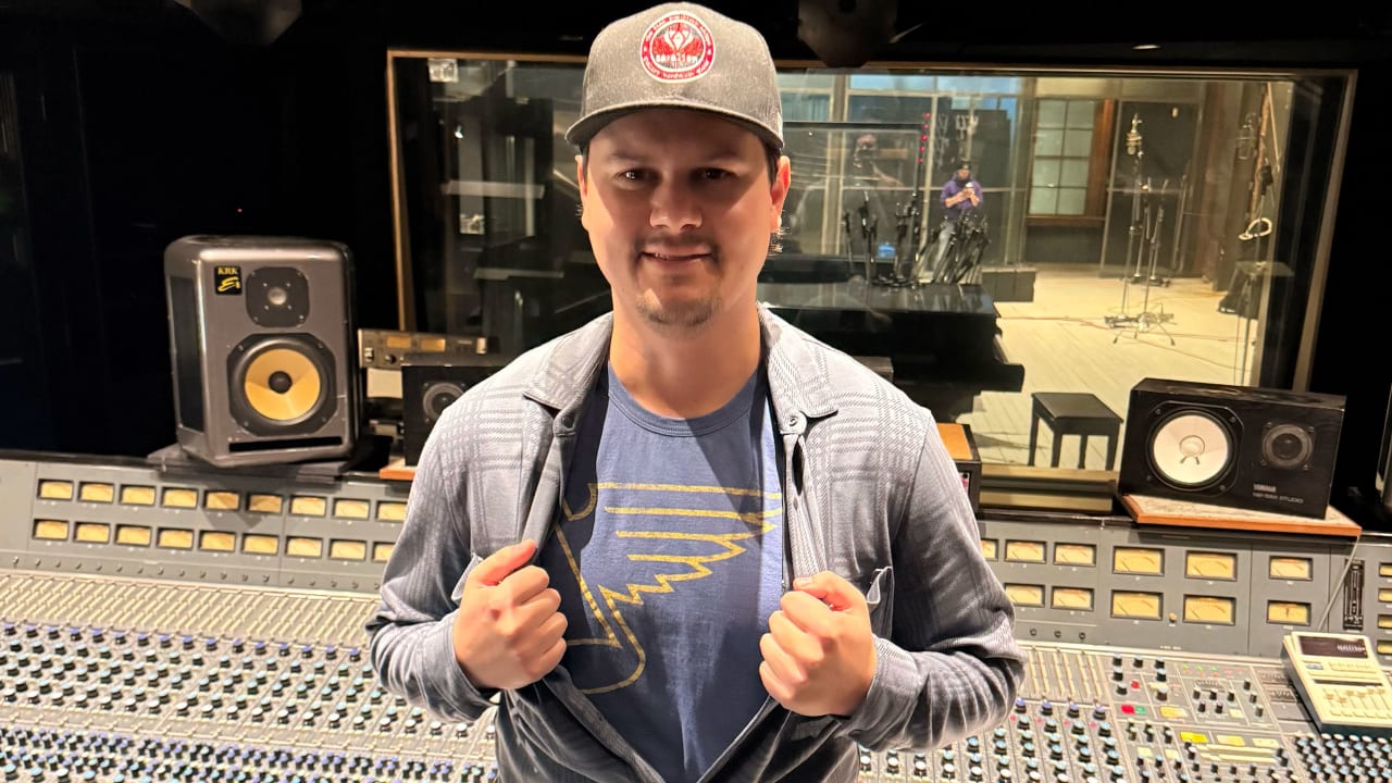 Musician Derek Shayne celebrates Chase, Twist in new single 'Hockey Tough'