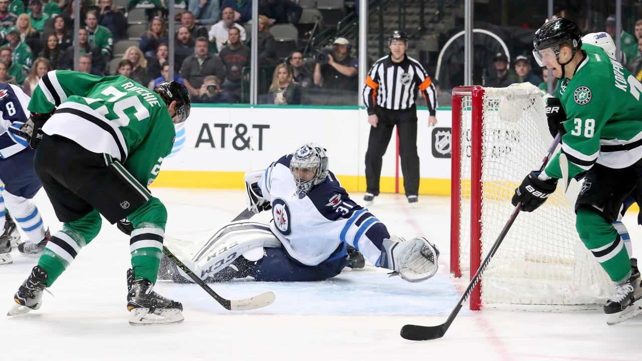 Jets' Byfuglien in vs. Philly tonight after missing last five