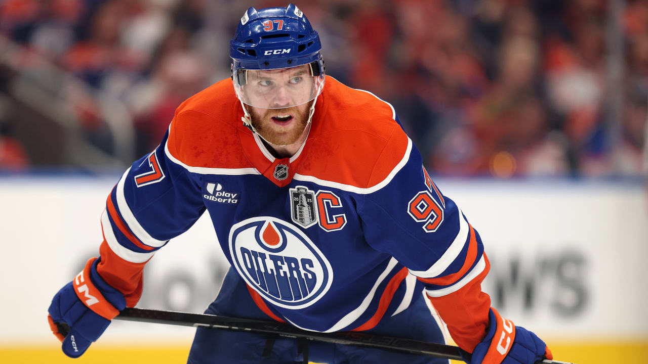 Bowman nevylučuje, že McDavid prodlouží do startu sezony
