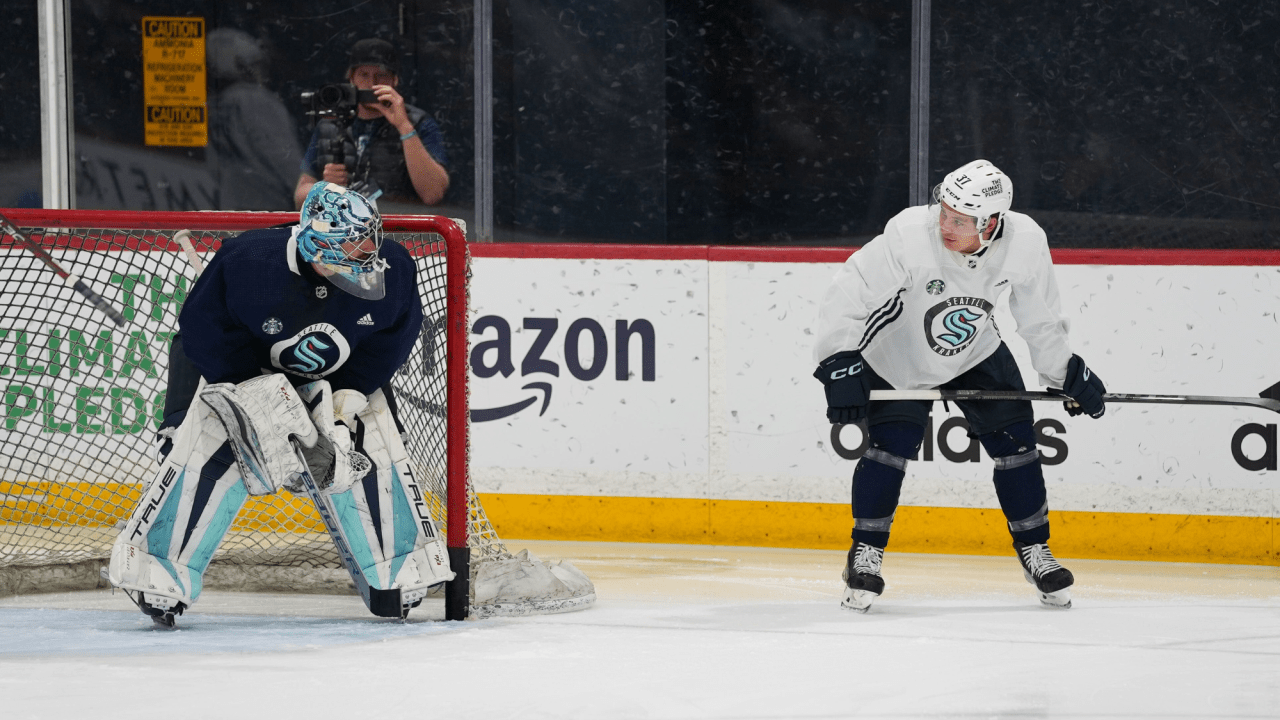 Kraken closing in on three-year contract with goalie Chris Driedger