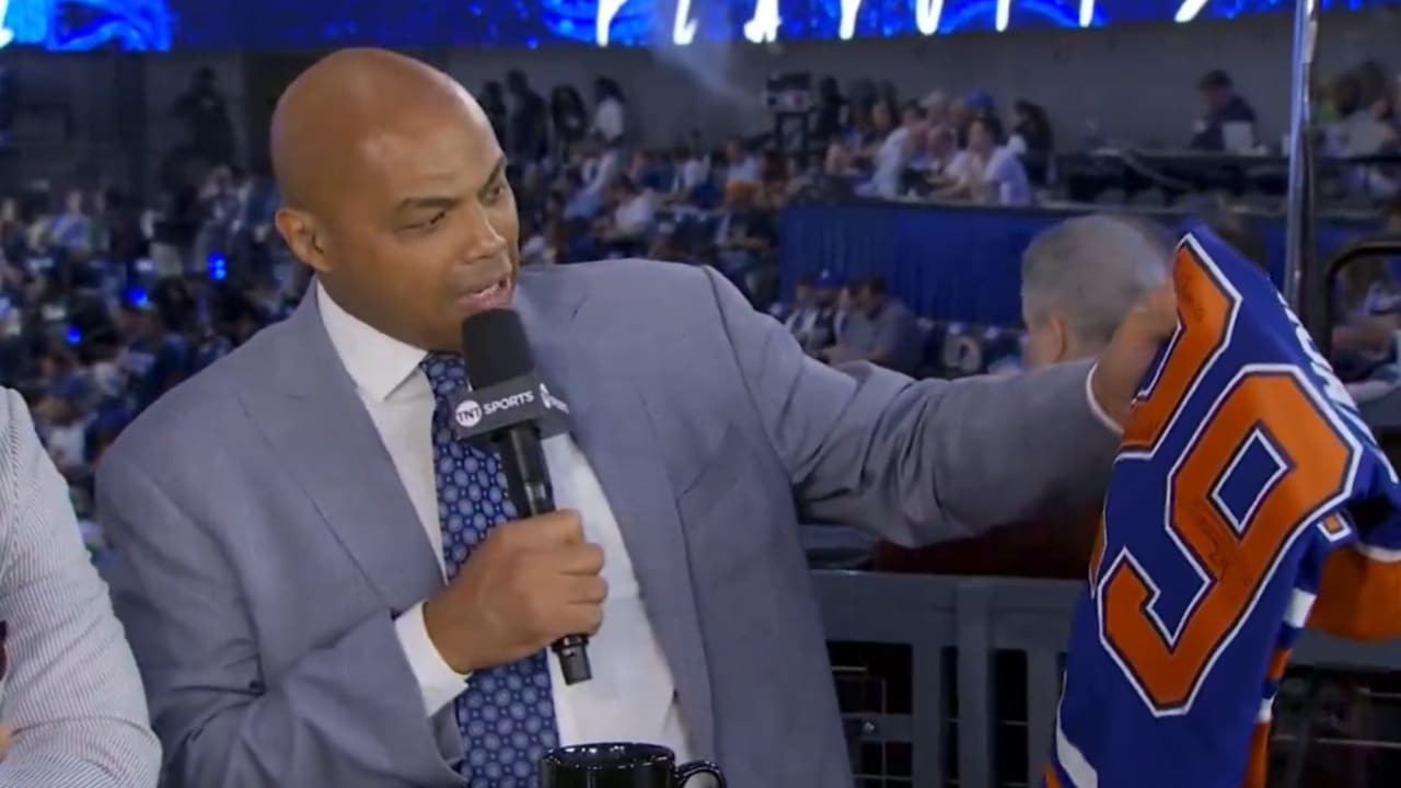 Barkley gets signed Draisaitl jersey on 'NBA on TNT'