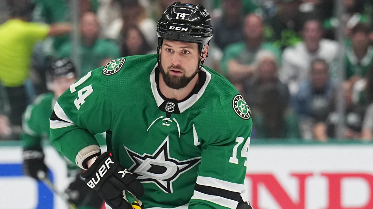 Watch: Jamie Benn, Stars show off custom Rangers-inspired uniforms