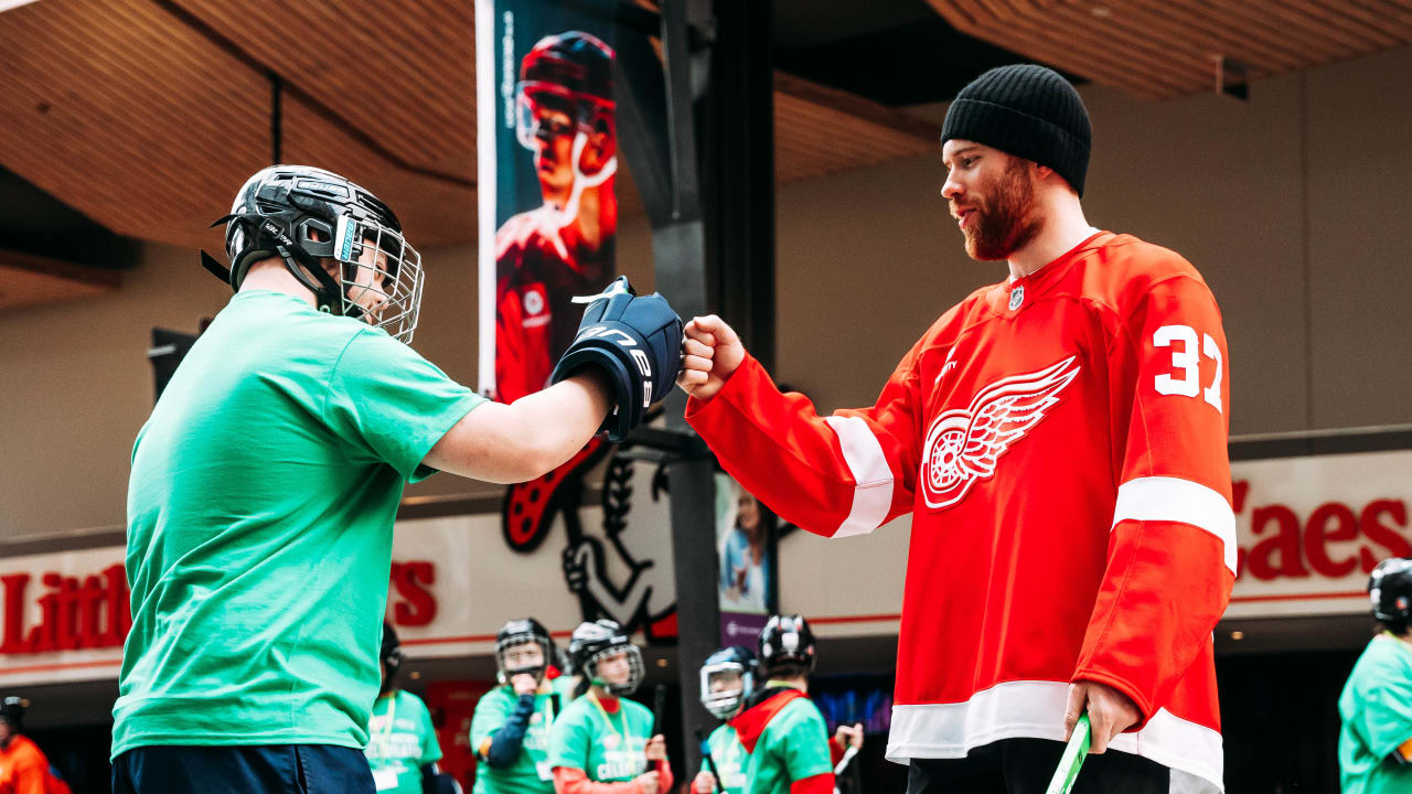 Red Wings, Gallagher help spread ‘happiness, hope and a little bit of fun’ for Special Olympics Michigan athletes&nbsp; | Detroit Red Wings
