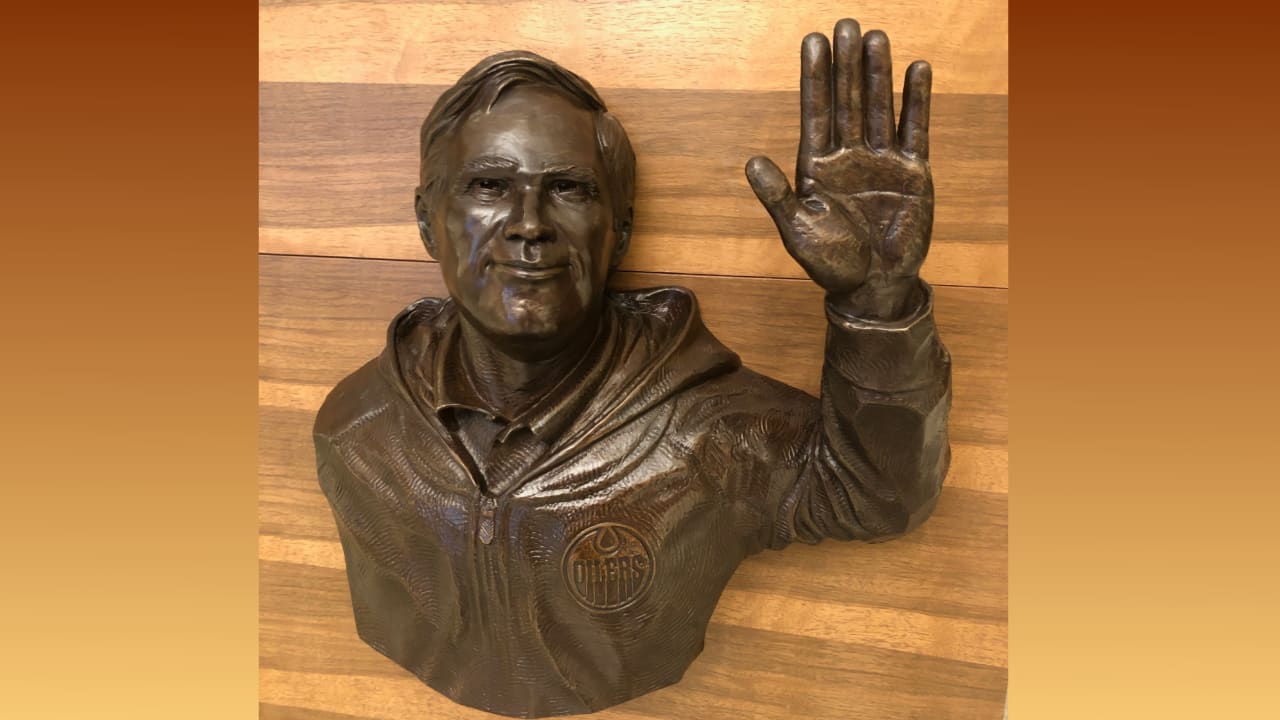 Oilers unveil Joey Moss sculpture honoring late locker room attendant