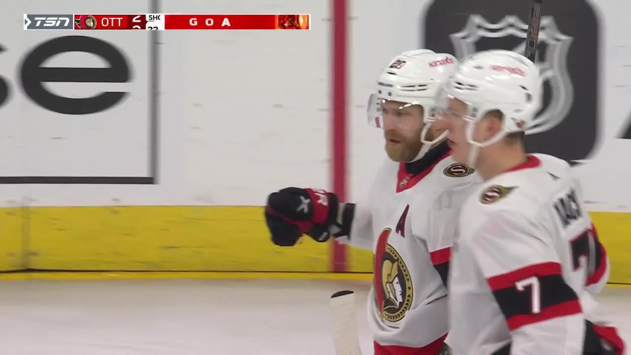 Claude Giroux with a Short Goal vs. Philadelphia Flyers