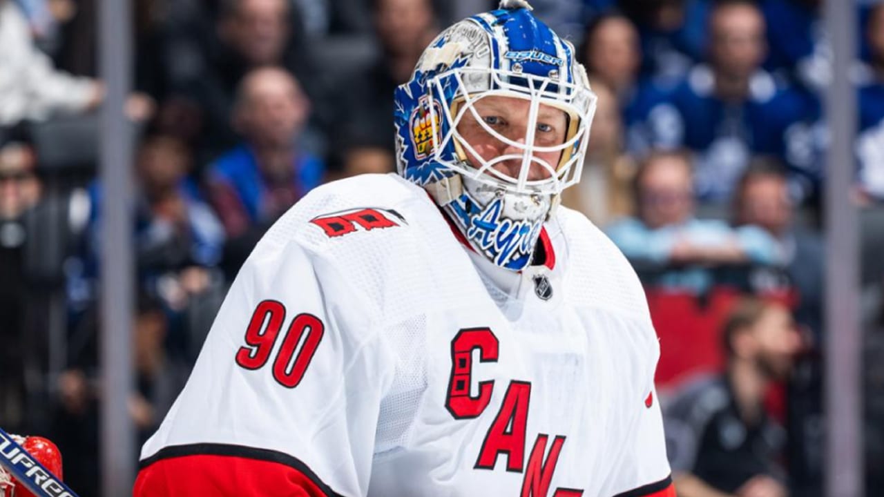 Ayres' pregame advice for Maple Leafs backup Bishop: Wear No. 90