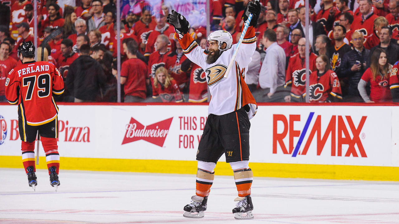 Ducks advance to second round with sweep of Flames