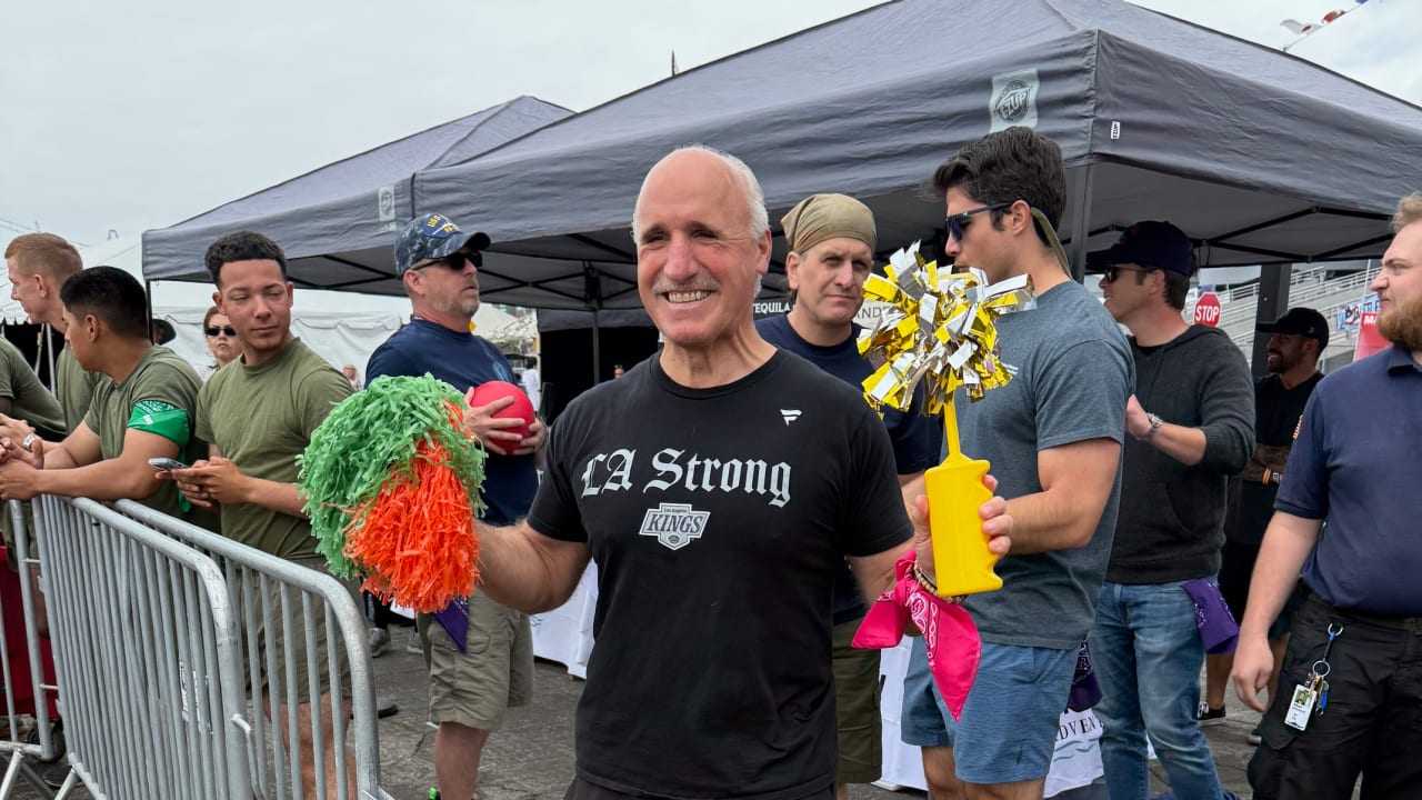 Daryl Evans, Bailey and LA Kings Ice Crew Honor Troops for Memorial Day  | Los Angeles Kings
