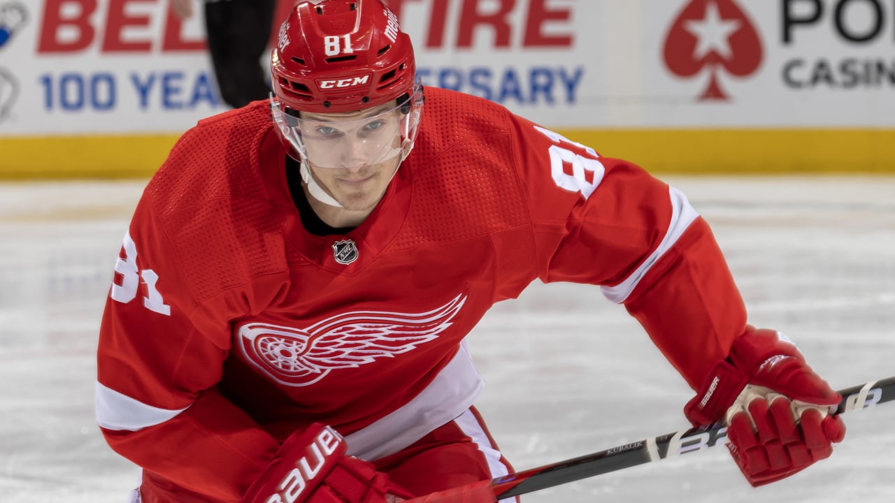 Keksa erkaklar kokrakli qizlarni sikadilar