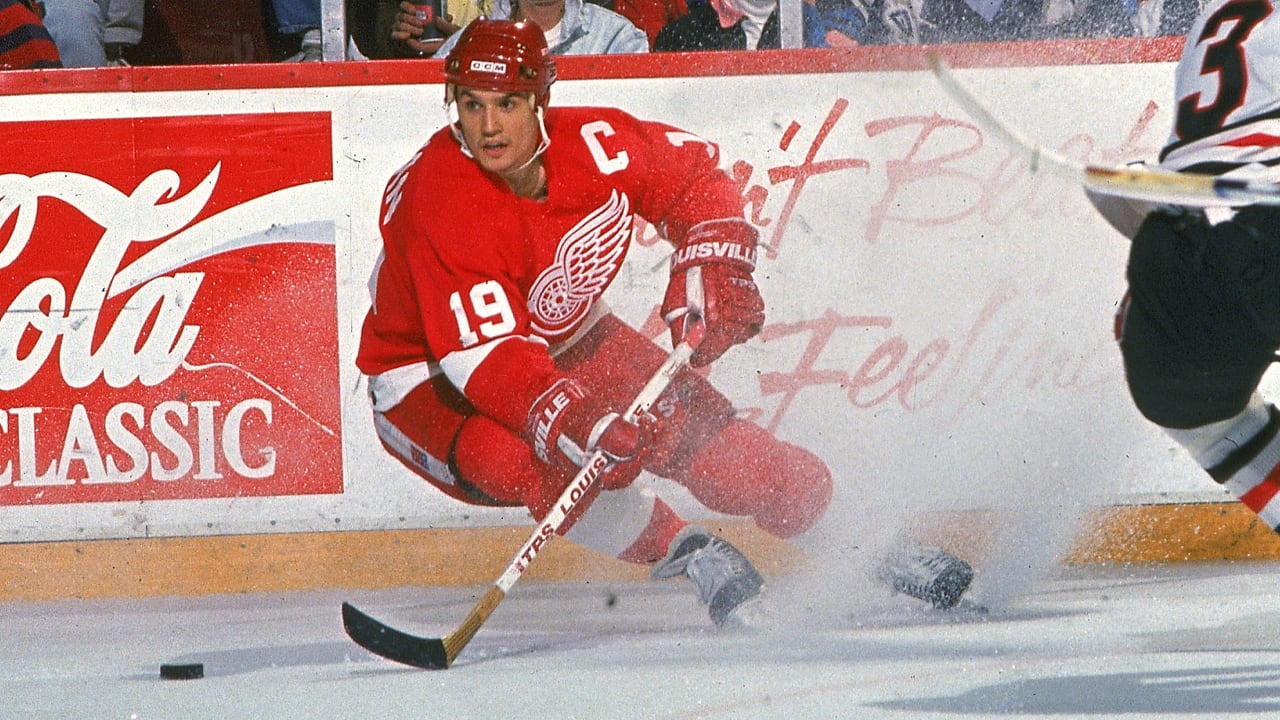 Detroit Red Wings captain Steve Yzerman (19) passes the puck to