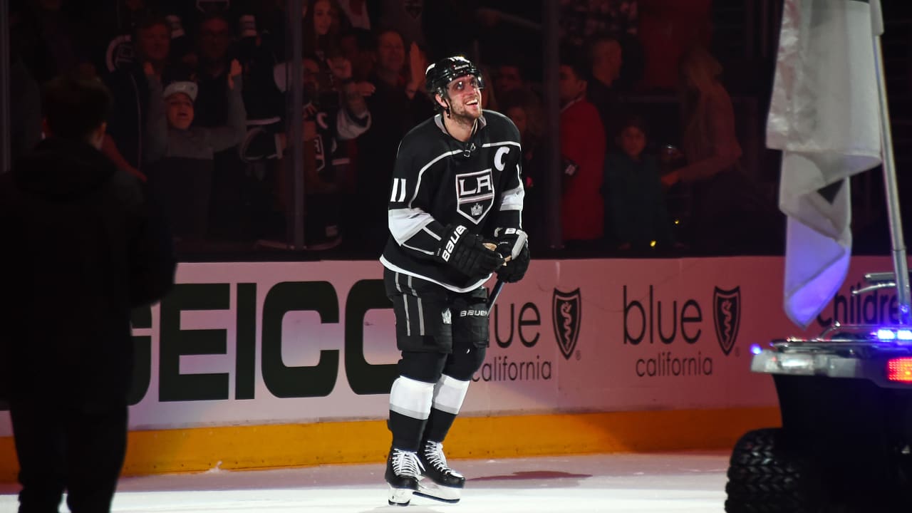 Kings' Tyler Toffoli returns after taking puck to face