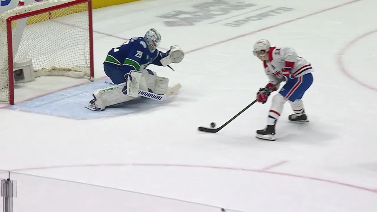 MTL@VAN: DeSmith with a great save | Vancouver Canucks