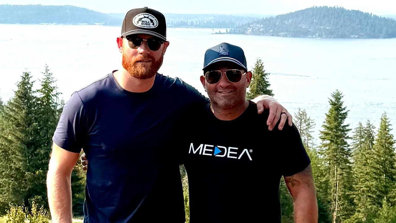Medea Charitable Foundation donates $25,0000 to NHL Foundation U.S. Empowerment Grant for Girls Hockey | NHL.com