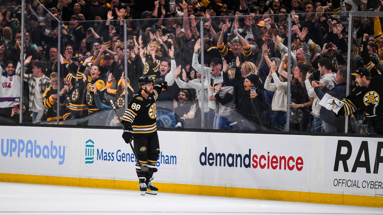 Pastrnak, JVR Lift Bruins Past Predators | Boston Bruins