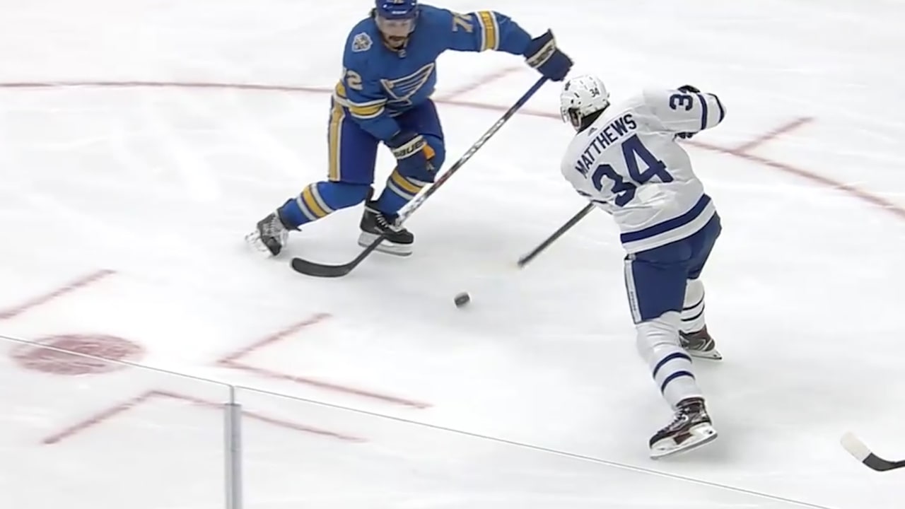 Мэттьюз прячет бросок | Toronto Maple Leafs