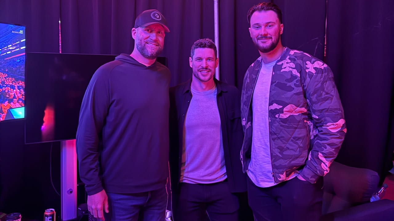 Crosby Delivers Clutch Toss at McAfee’s “Big Night AHT” Pittsburgh