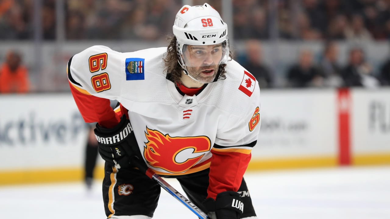 Retour sur le rep chage 1990 Jagr remplace Nolan au 1er rang