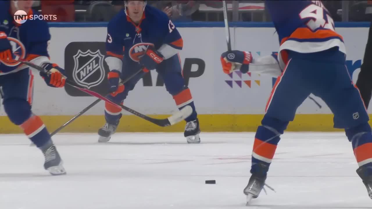 Schaefer wires in one-timer | NHL.com