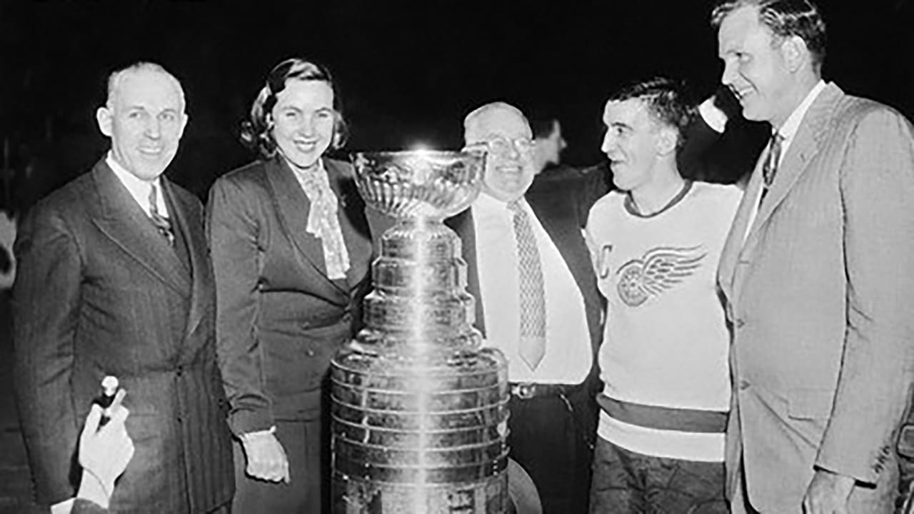 Marguerite Norris became first woman executive in NHL in 1952 | NHL.com