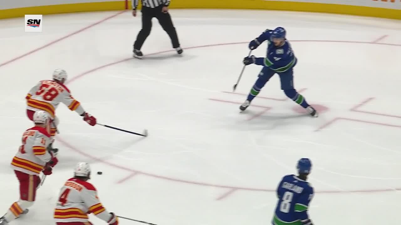 CGY@VAN: Hoglander Scores Goal Against Jacob Markstrom | Vancouver Canucks