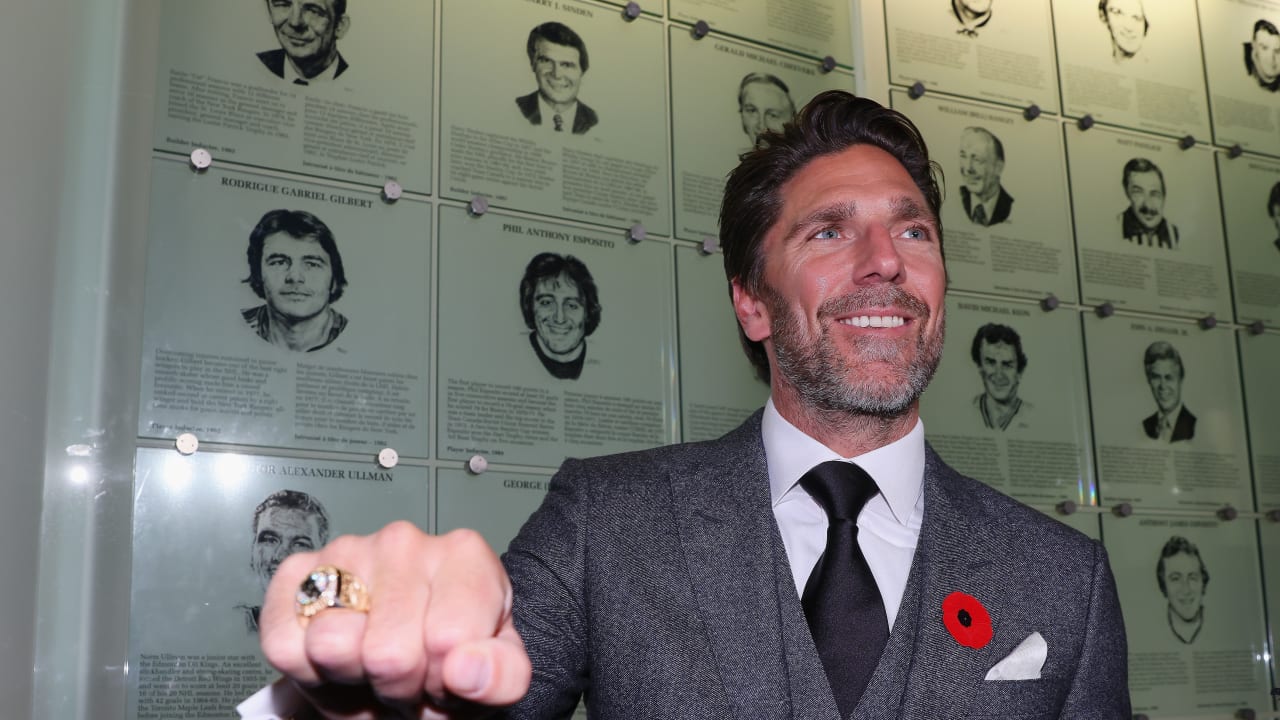 Henrik Lundqvist Receives Hall of Fame Ring at Hockey Hall of Fame in Toronto