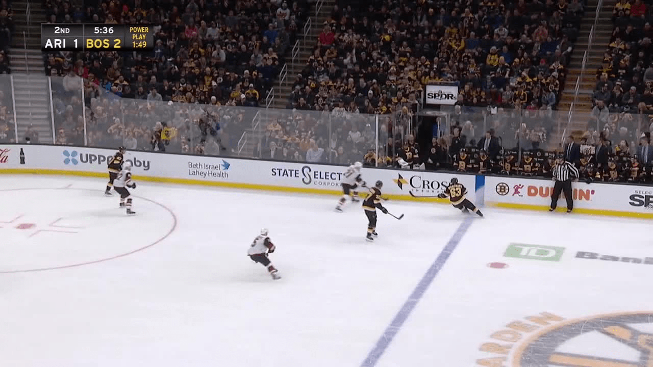 Дебраск хитро играет у ворот | Boston Bruins