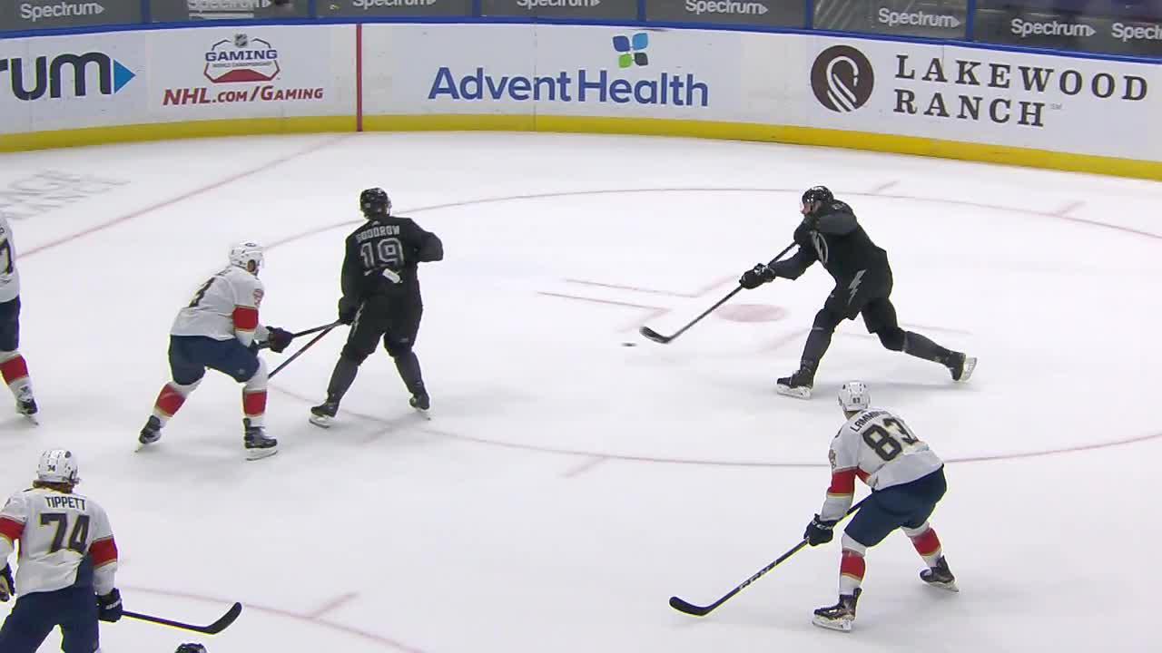 Cernak rétrécit l'écart Lightning de Tampa Bay