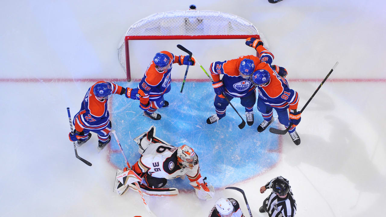 Evander Kane scores in debut, helps Edmonton Oilers 'keep our foot