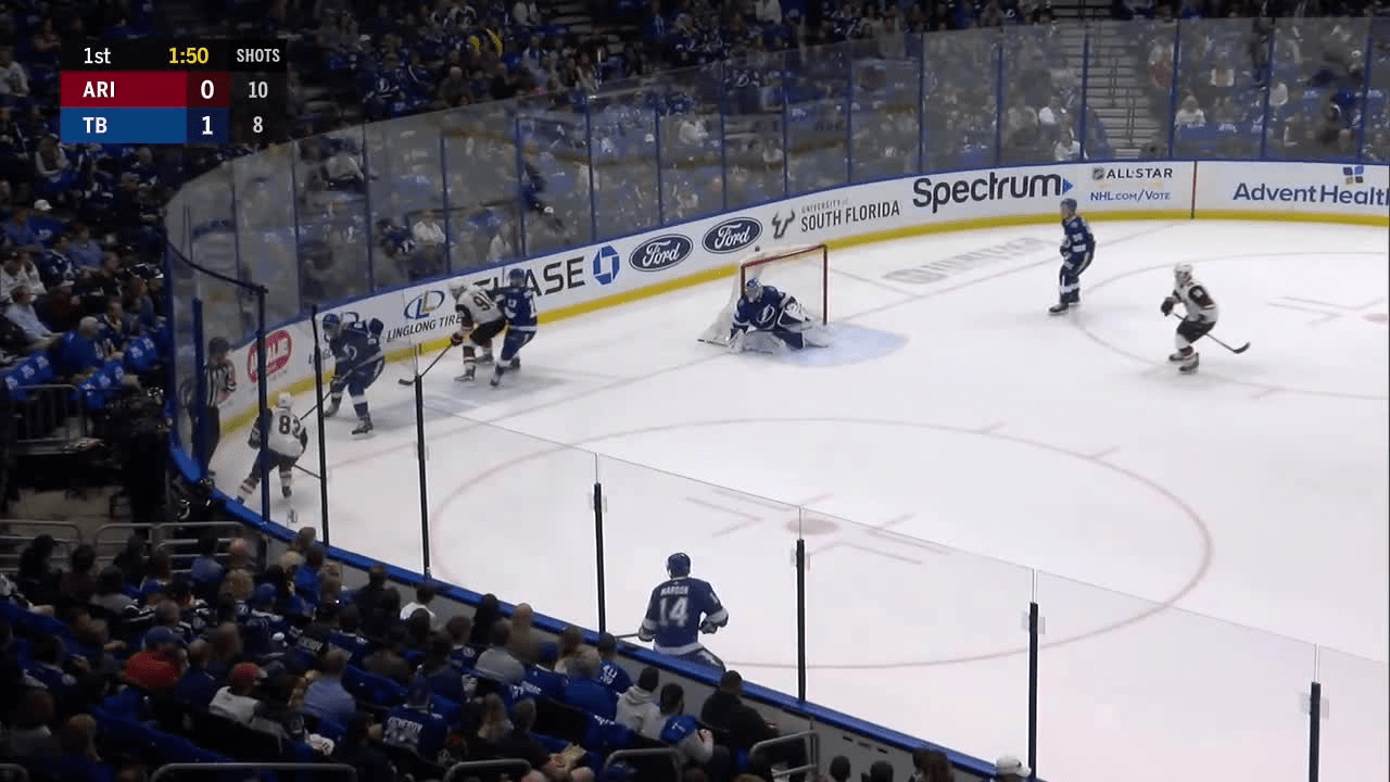 Пас Сергачева становится голом | Tampa Bay Lightning