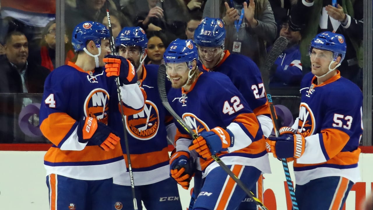 Islanders' Scott Mayfield has two-goal night on day after his 30th birthday