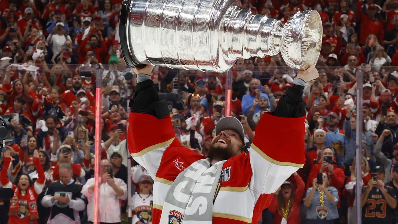 Panthers’ Stanley Cup handoff goes from Barkov to Bobrovsky | NHL.com