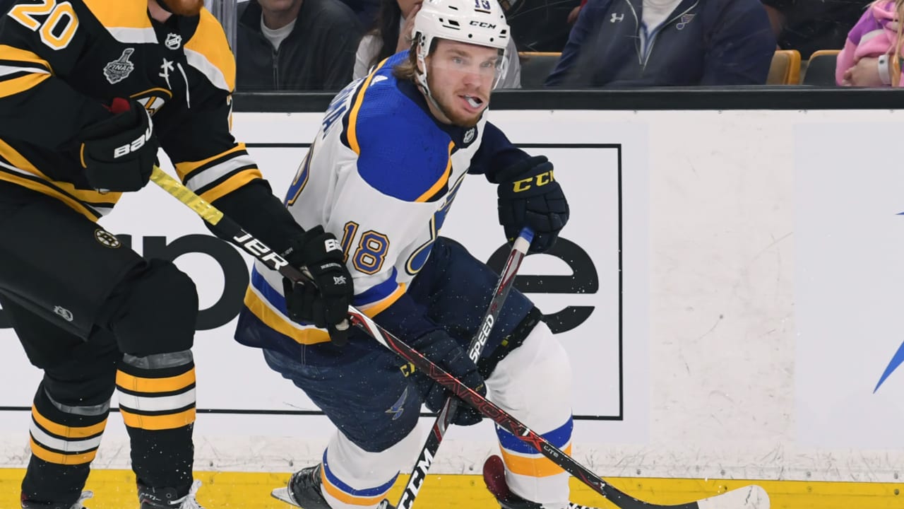 Blues' Robert Thomas leaves game vs. Coyotes due to lower-body injury