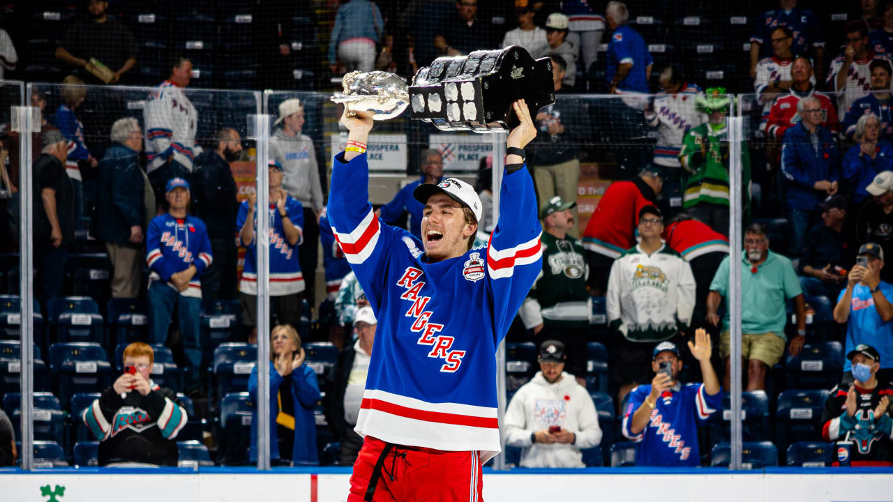 Andrew MacNiel overcomes hospitalization to win Memorial Cup