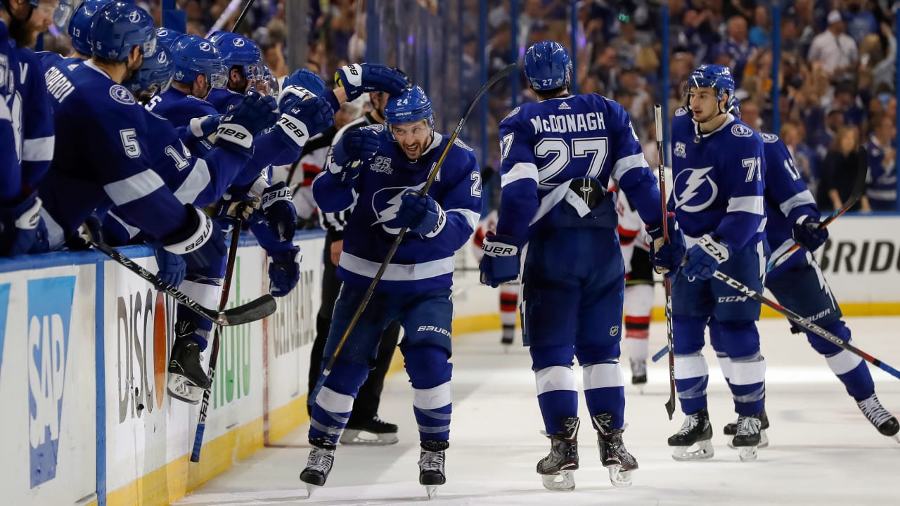 Nikita Kucherov, Lightning beat Devils 3-1, end first-round series