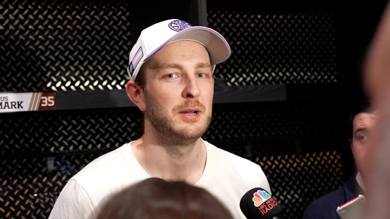 Locker Room Raw: Linus Ullmark | Boston Bruins