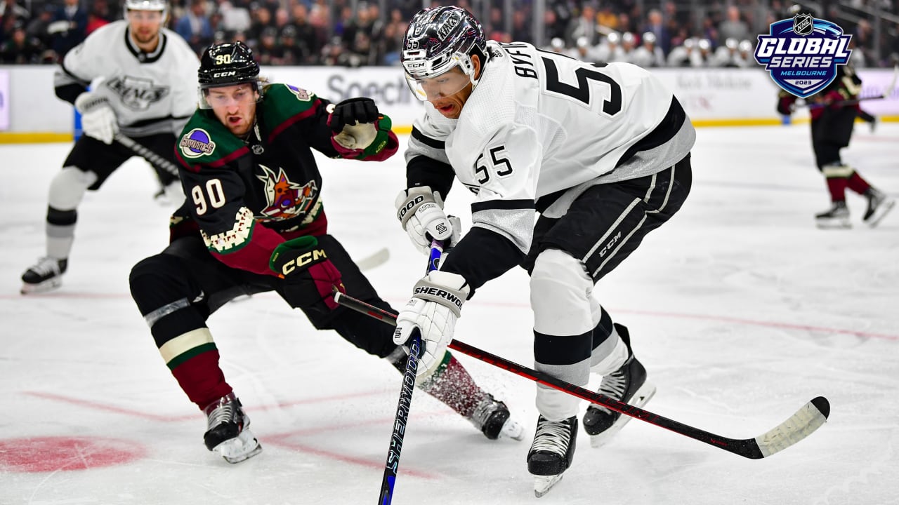 Coyotes show off warm-up jerseys for D-backs night