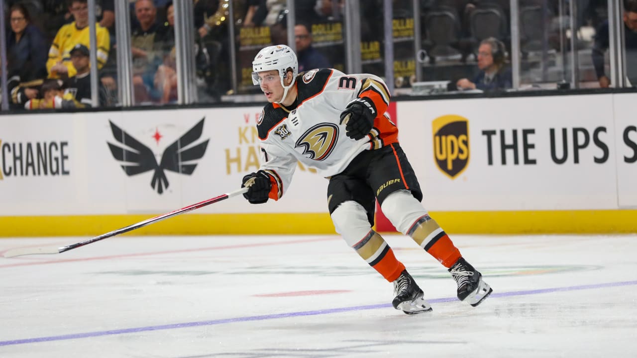 Carlsson gets debut goal for Ducks in loss to Stars
