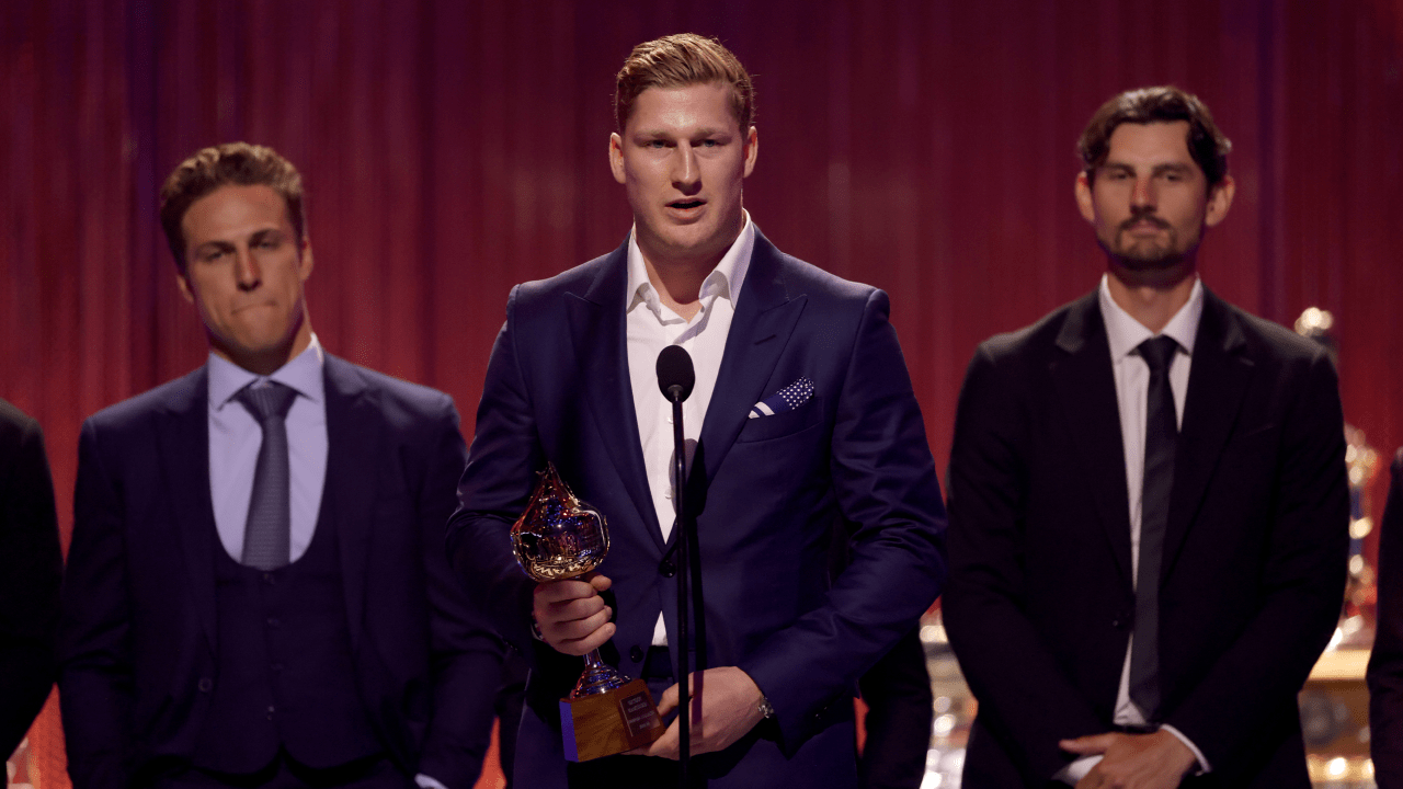 MacKinnon meets all definitions, wins both Hart Trophy, Lindsay Award | NHL.com